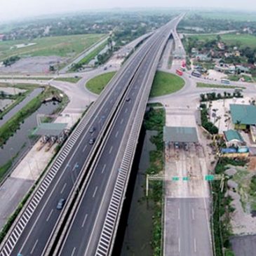 Dùng đèn LED, đèn báo năng lượng mặt trời cho đường bộ
