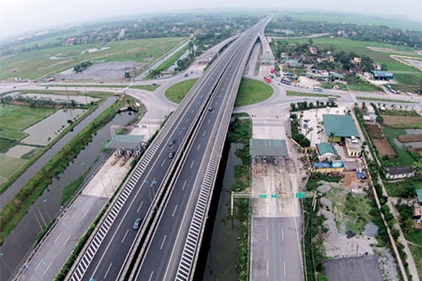 Đèn đường và các thiết bị đảm bảo ATGT sẽ sử dụng năng lượng mặt trời