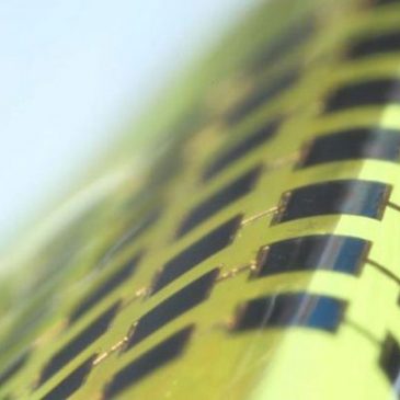 Sản xuất thành công pin mặt trời mỏng hơn 100 lần so với độ dày của sợi tóc