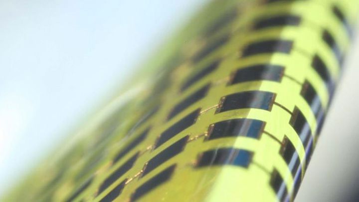 Sản xuất thành công pin mặt trời mỏng hơn 100 lần so với độ dày của sợi tóc